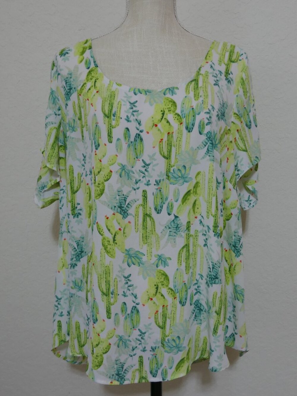 Torrid Womens Plus Abbey Georgette Button Back Cactus Blouse Size 1